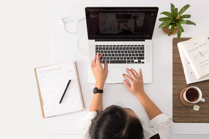 DESIGNFLOAT RECOMMENDS BLOGGER SKINS.